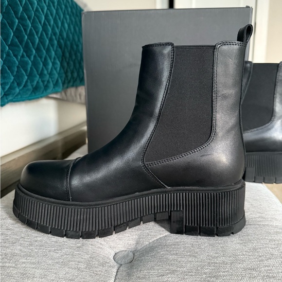 Marc Fisher LTD Bermedia Black Leather Lug Boots - Picture 9 of 14